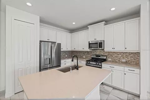 Kitchen - 14632 Barefoot Ln, Parrish, FL 34219 photo 2 of 3
