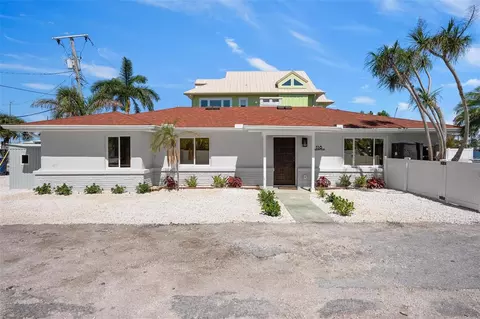 118 9th St N, Bradenton Beach, FL 34217