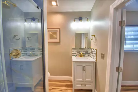 Bath - 3553 Center Cir, Largo, FL 33774 photo 6 of 11