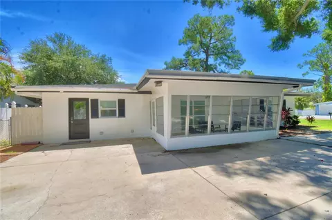 Exterior - 3553 Center Cir, Largo, FL 33774 photo 9 of 13