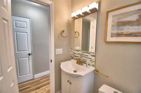 Bath - 3553 Center Cir, Largo, FL 33774 photo 3 of 11