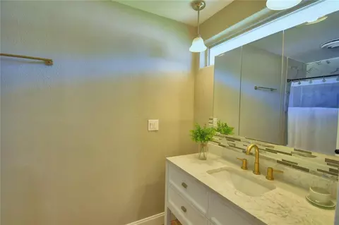 Bath - 3553 Center Cir, Largo, FL 33774 photo 8 of 11