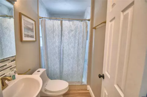 Bath - 3553 Center Cir, Largo, FL 33774 photo 2 of 11