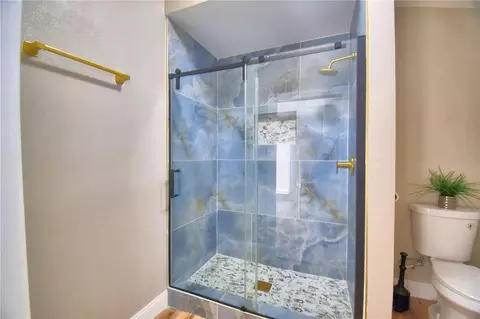 Bath - 3553 Center Cir, Largo, FL 33774 photo 4 of 11