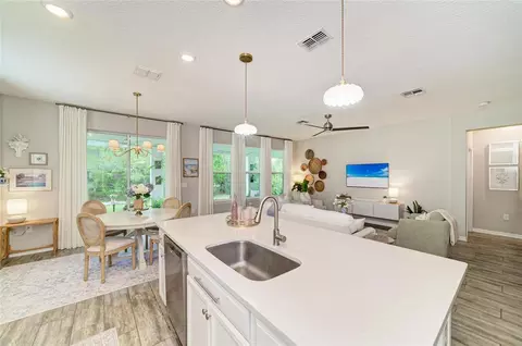 Kitchen - 4714 Roycroft Ter, Parrish, FL 34219 photo 7 of 10