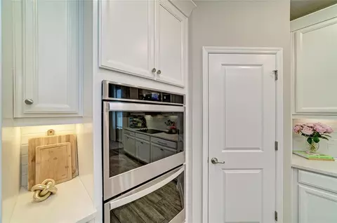Kitchen - 4714 Roycroft Ter, Parrish, FL 34219 photo 8 of 10
