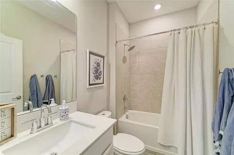 Bath - 4714 Roycroft Ter, Parrish, FL 34219 photo 3 of 3