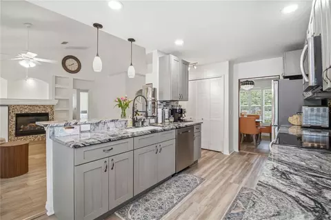 Kitchen - 11744 Shirburn Cir, Parrish, FL 34219 photo 4 of 6