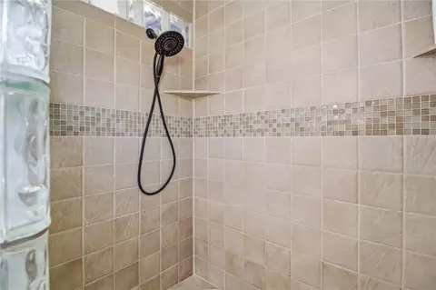 Bath - 11744 Shirburn Cir, Parrish, FL 34219 photo 3 of 4