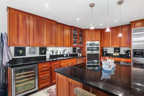 Kitchen - 204 Windward Dr, Osprey, FL 34229 photo 5 of 6