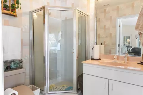 Bath - 204 Windward Dr, Osprey, FL 34229 photo 1 of 3