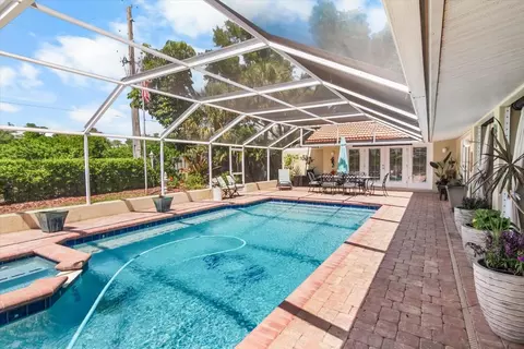 Exterior - 204 Windward Dr, Osprey, FL 34229 photo 7 of 18