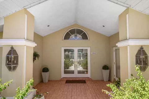 Entry Way - 204 Windward Dr, Osprey, FL 34229 photo 1 of 3