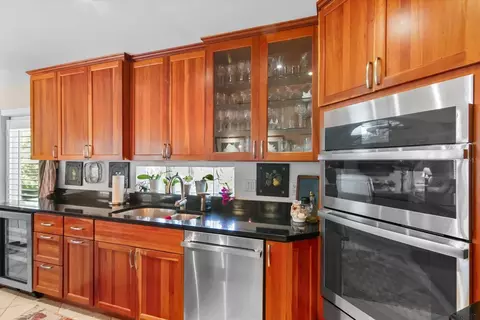 Kitchen - 204 Windward Dr, Osprey, FL 34229 photo 3 of 6