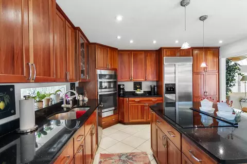Kitchen - 204 Windward Dr, Osprey, FL 34229 photo 1 of 6