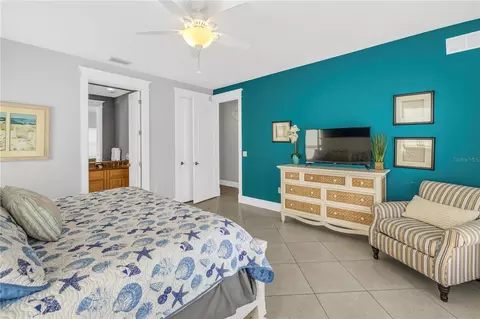 Bedroom - 105 4th St S, Bradenton Beach, FL 34217 photo 3 of 11