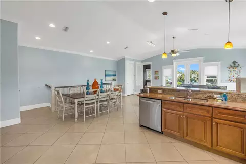 Dining - 105 4th St S, Bradenton Beach, FL 34217 photo 3 of 7