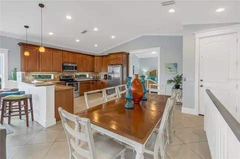 Dining - 105 4th St S, Bradenton Beach, FL 34217 photo 4 of 7