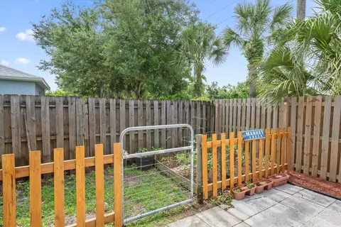 Exterior - 11887 Dunster Ln, Parrish, FL 34219 photo 6 of 10