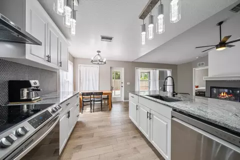 Kitchen - 11887 Dunster Ln, Parrish, FL 34219 photo 3 of 5