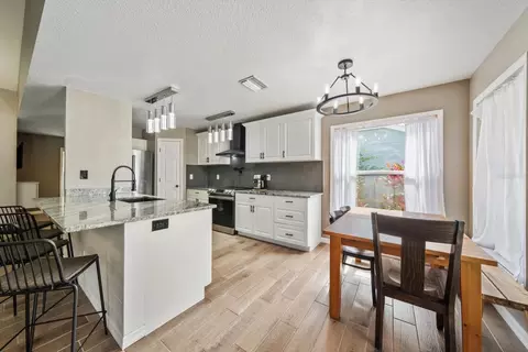 Kitchen - 11887 Dunster Ln, Parrish, FL 34219 photo 5 of 5