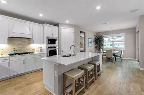 Kitchen - 8945 Coastal Key Way, Parrish, FL 34219 photo 3 of 13