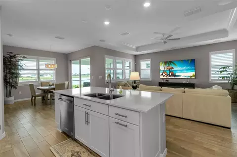 Kitchen - 8945 Coastal Key Way, Parrish, FL 34219 photo 12 of 13