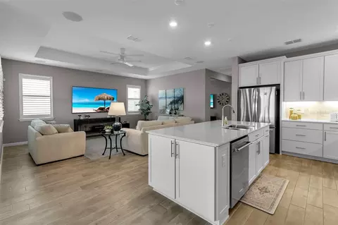 Kitchen - 8945 Coastal Key Way, Parrish, FL 34219 photo 6 of 13