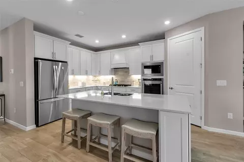 Kitchen - 8945 Coastal Key Way, Parrish, FL 34219 photo 2 of 13