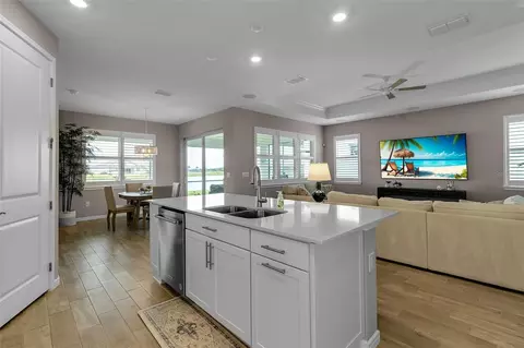 Kitchen - 8945 Coastal Key Way, Parrish, FL 34219 photo 10 of 13