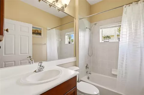 Bath - 7131 67th Ter E, Bradenton, FL 34203 photo 4 of 5
