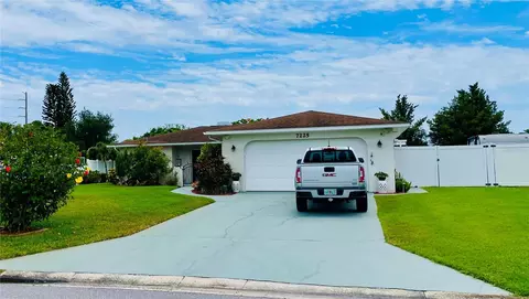 7225 8th Avenue Loop W, Bradenton, FL 34209