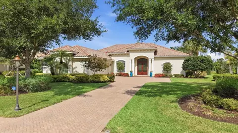 3224 Founders Club Dr, Sarasota, FL 34240