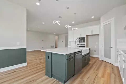 Kitchen - 8668 Salmar Loop, Parrish, FL 34219 photo 3 of 6