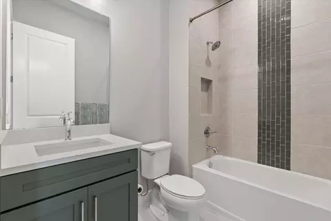 Bath - 8668 Salmar Loop, Parrish, FL 34219 photo 2 of 2