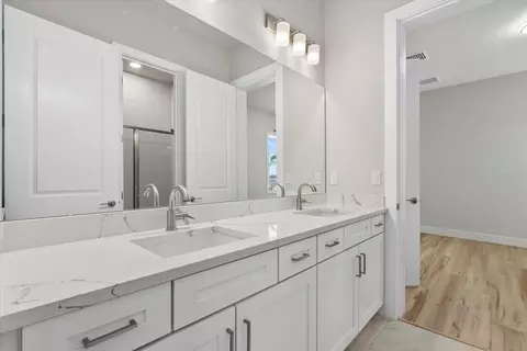 Bath - 8668 Salmar Loop, Parrish, FL 34219 photo 1 of 2