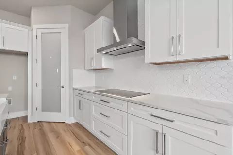 Kitchen - 8668 Salmar Loop, Parrish, FL 34219 photo 5 of 6
