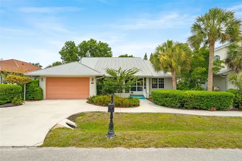 400 Tortuga Dr, Nokomis, FL 34275