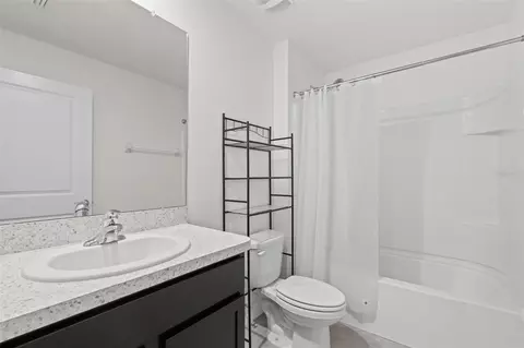 Bath - 12210 Kingsley Trl, Parrish, FL 34219 photo 1 of 2
