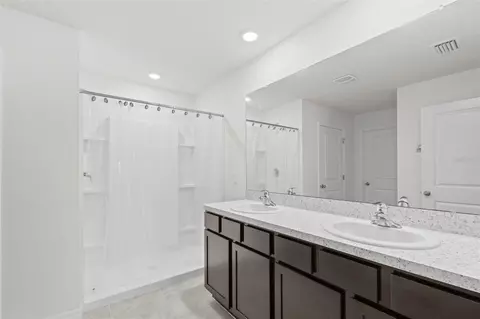 Bath - 12210 Kingsley Trl, Parrish, FL 34219 photo 2 of 2