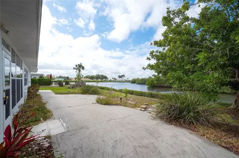 Exterior - 3810 Joyce Dr, Bradenton, FL 34208 photo 7 of 7