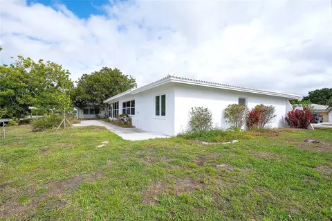 Exterior - 3810 Joyce Dr, Bradenton, FL 34208 photo 6 of 7