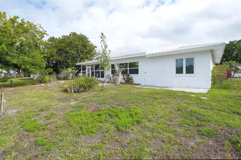 Exterior - 3810 Joyce Dr, Bradenton, FL 34208 photo 5 of 7