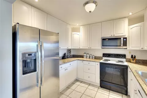 Kitchen - 3810 Joyce Dr, Bradenton, FL 34208 photo 2 of 3