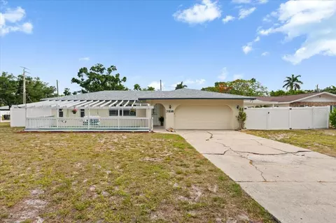 Exterior - 7816 3rd Ave W, Bradenton, FL 34209 photo 5 of 13
