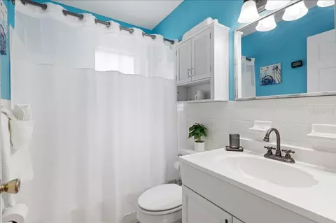 Bath - 7816 3rd Ave W, Bradenton, FL 34209 photo 3 of 3