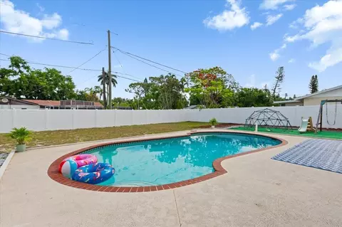 Exterior - 7816 3rd Ave W, Bradenton, FL 34209 photo 8 of 13