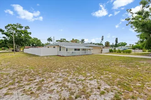 Exterior - 7816 3rd Ave W, Bradenton, FL 34209 photo 3 of 13