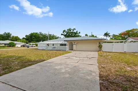 Exterior - 7816 3rd Ave W, Bradenton, FL 34209 photo 4 of 13