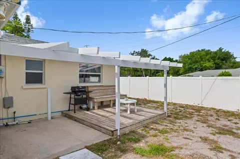 Exterior - 7816 3rd Ave W, Bradenton, FL 34209 photo 7 of 13